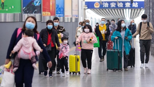 广州火车站：对旅客行李360度快速消毒