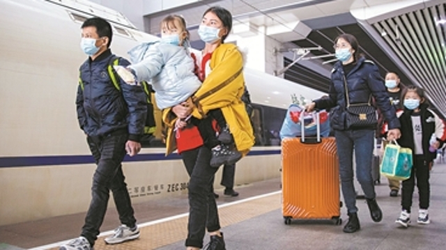 春运首日广州三大火车站到发旅客44.5万人次