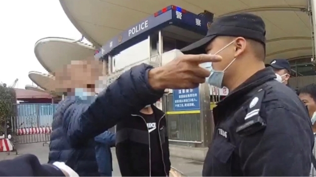 一男子广州火车站扰序袭警被刑事拘留
