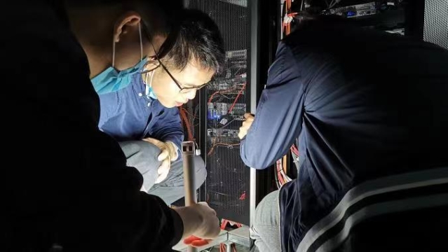 空管“动力人”确保春运“电量充足”