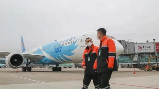 新春走基层｜白云机场春运保障大军中的“兄弟档”