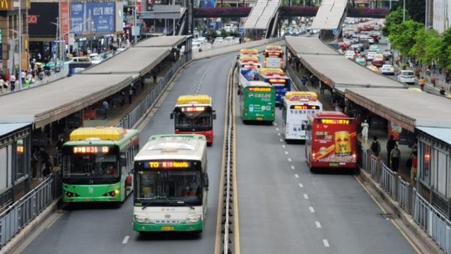 广州BRT增加空车切入，加强客流监控，保障清明安全出行