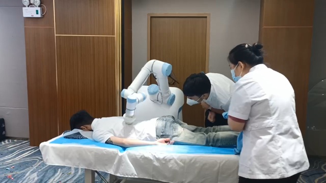 沐鸣2登录测速地址广州首创！智能机器人会推拿按摩，协助治疗脊柱疾病