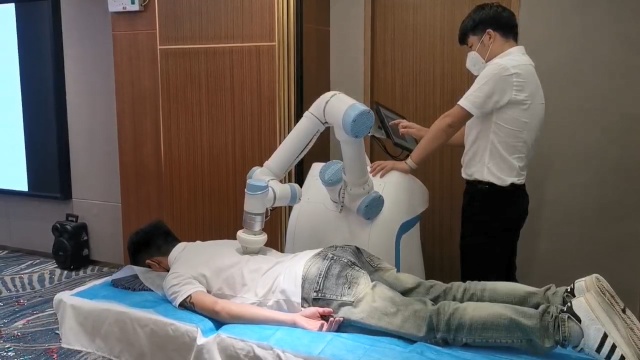 沐鸣2登录测速地址广州首创！智能机器人会推拿按摩，协助治疗脊柱疾病