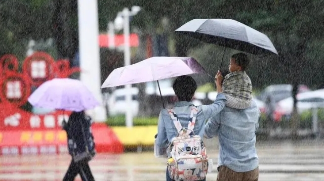 受“马鞍”影响广州南部已现小到中雨，早高峰需防“上班雨”注意安全