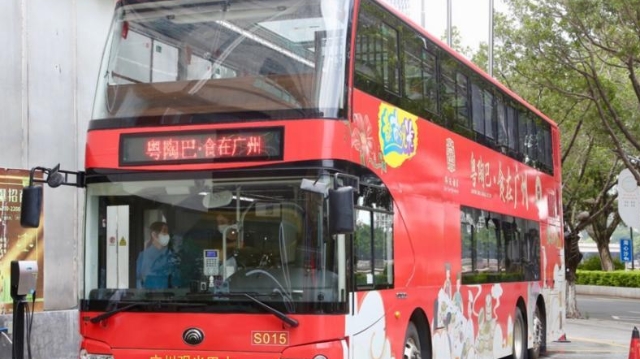 廣州首輛雙層“移動餐廳”巴士發車 邊觀光邊嘆美食