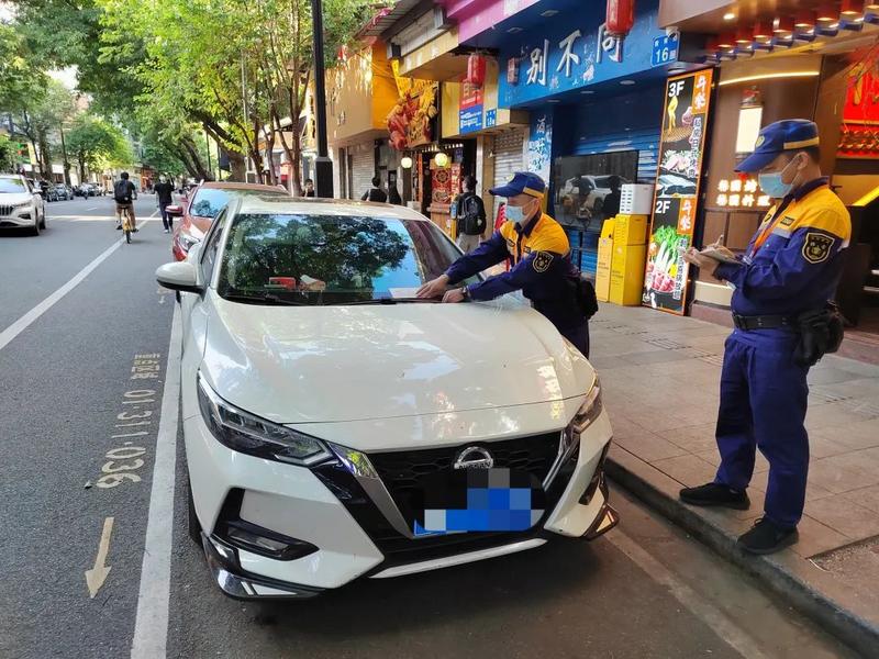 缓解临时停车难，广州已在164条路段设置免费停车区域