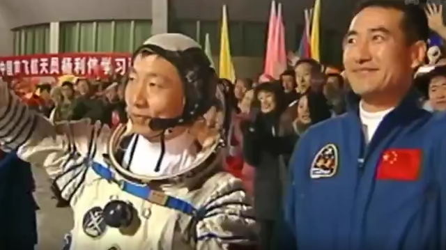回顾中国航天员回到地球的激动时刻