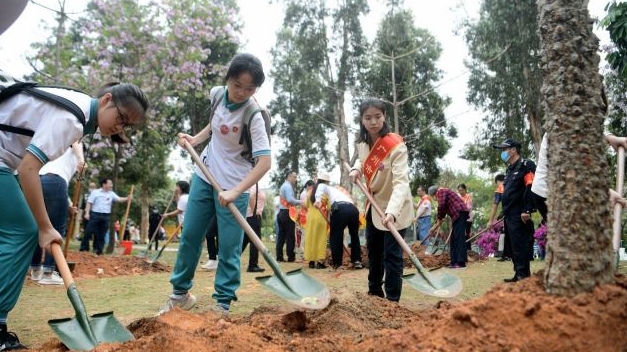 劳动美社会实践｜少年儿童义务植树活动为绿美广州添彩