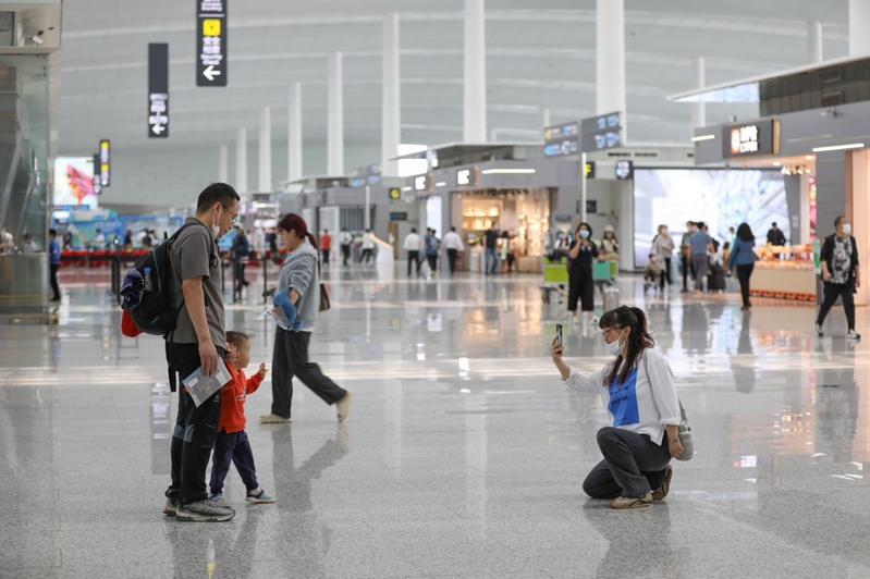 白云机场单月客流突破500万人次 居全国机场首位