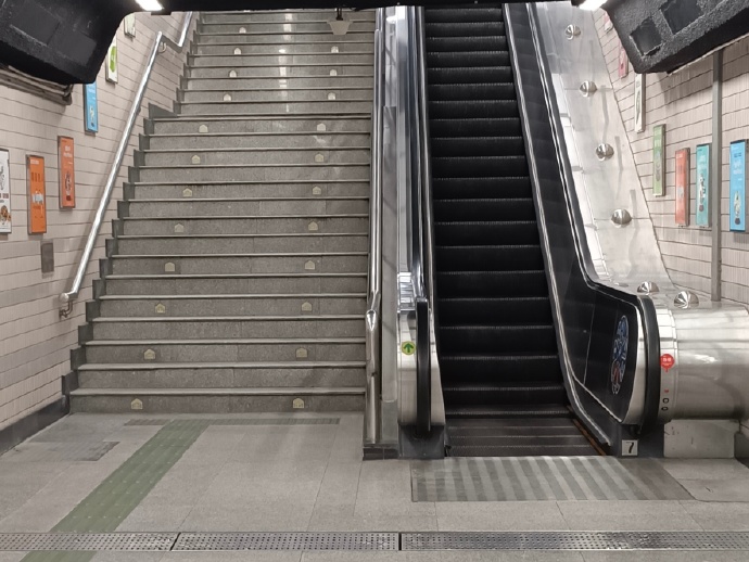 广州地铁：烈士陵园站C口扶梯暂停使用