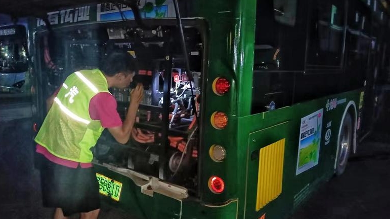 睇龙船啦！广州公交多措并举守护出行