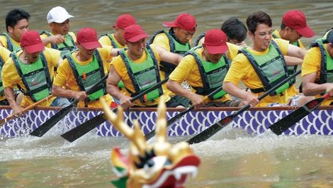 天河首届区级龙舟赛开赛，16支龙舟队上演赛龙夺锦