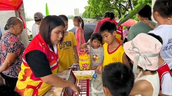 融合传统文化，番禺大龙街禁毒宣传走进龙舟趁景现场