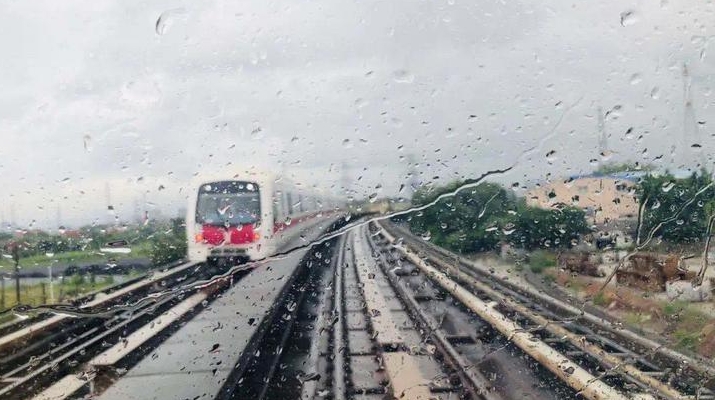 台风天地铁停运与否主要看风力 出门前先看地铁微博