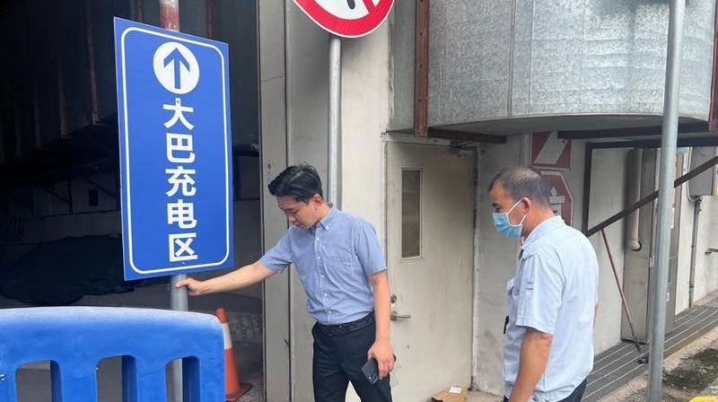 南站枢纽多举措降低台风影响，共暂停发班115个班次