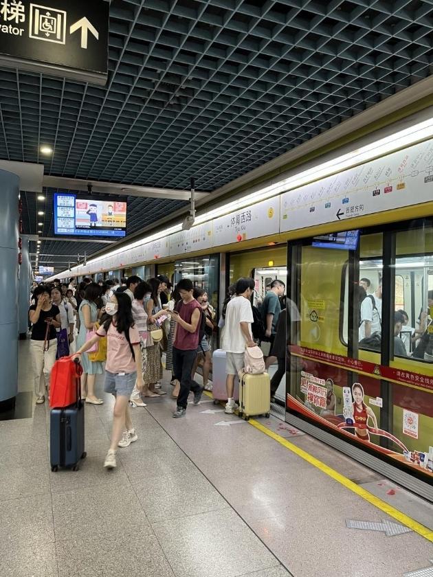 今天部分地铁线路延迟收车，广州南站地铁尾班车为次日1:00