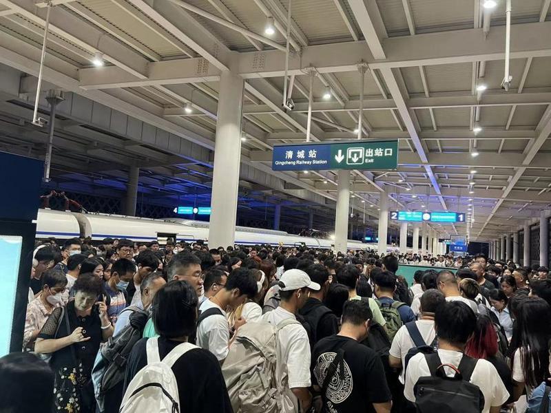 广州地铁“双节”8天运客6200.9万人次