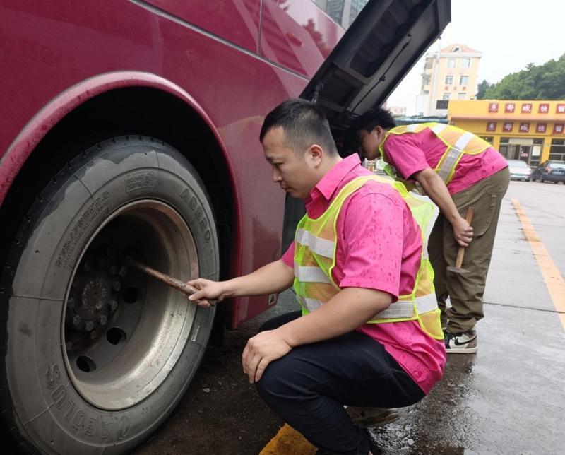 加大發車班次，廣州公交助力熱門登高景點