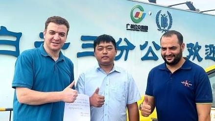 外商遗失2万美元及23张银行卡 “的哥”如数归还