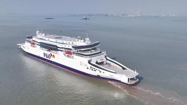 全球首型大容量电池混动双头豪华客滚船2号船在广州交付