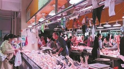 昨起广州正式禁用“生鲜灯” 记者走访肉菜市场查看落实情况