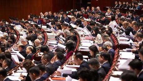 两会“新”看点｜高度聚焦教育医卫两领域，今年政协大会发言为什么“变”了？