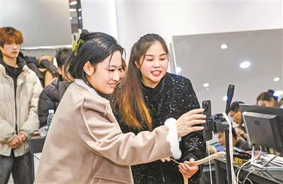 创造出30多个新职业 直播带货持续为广州服装产业注入新动能