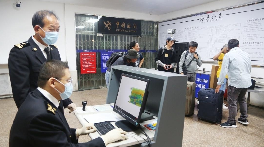 新春走基层 | 守护国门照亮船员回家路