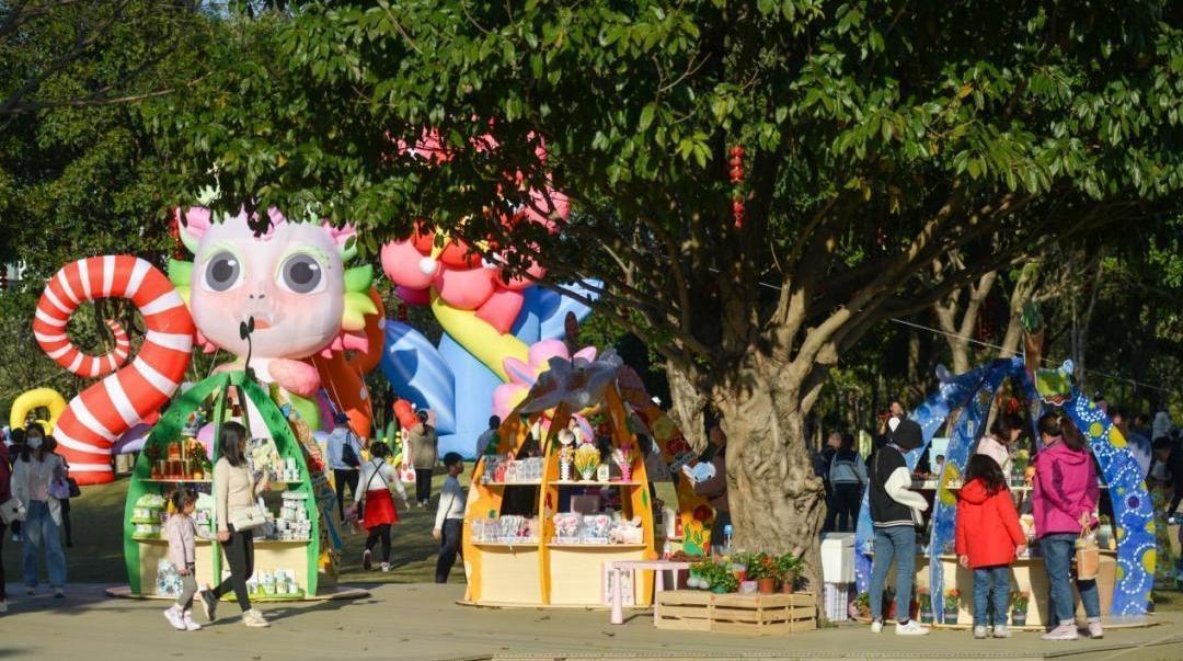 广州市儿童公园与小朋友“花式”过春节