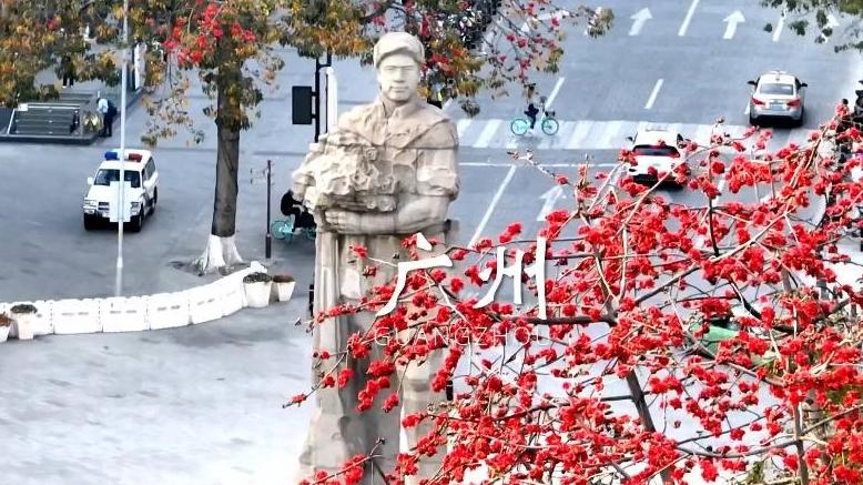 北京、上海地标大屏为广州“英雄花开英雄城”亮起