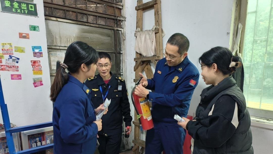 广州海珠开展消防暖企宣传推动安全除患
