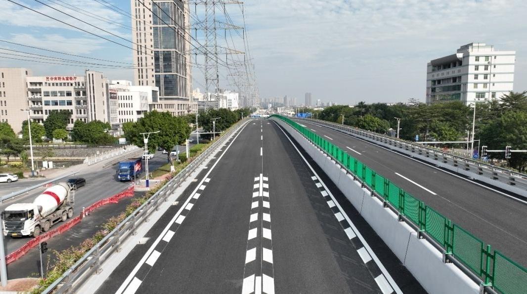 番禺区亚运大道-金龙路立交工程跨线桥顺利开通