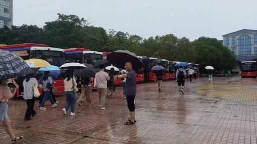 广州公交：为事业单位考试考生提供公交接驳专车