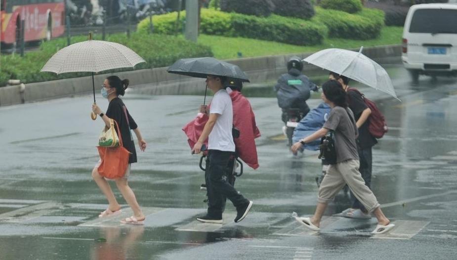 广州发布重大天气安全预警：明日有暴雨局部大暴雨