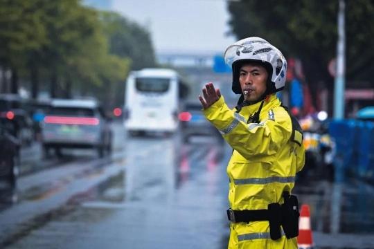 广州交警：暴雨天气出行，这份攻略请留意