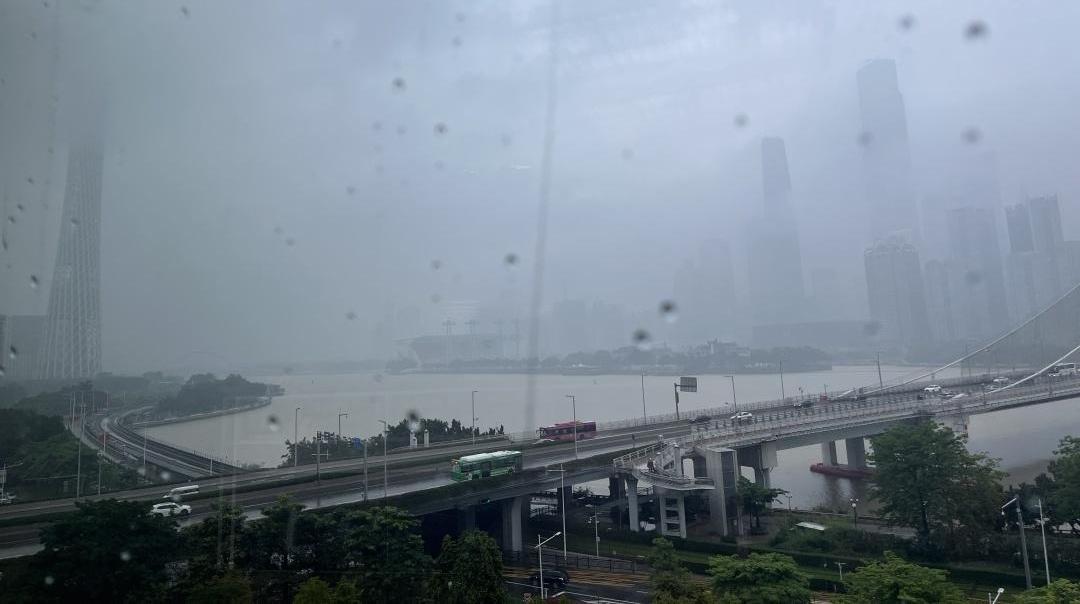 广州启动气象灾害Ⅳ级应急响应，多区发布暴雨、雷雨大风黄色预警