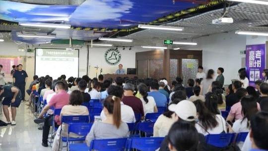 校长熬夜加班  一对一指导志愿填报——广报高山2025届志愿填报个性化服务即日启动