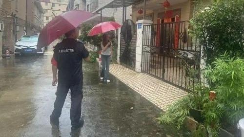 那个“实在又靠得住”的人，将生的希望留给了他人