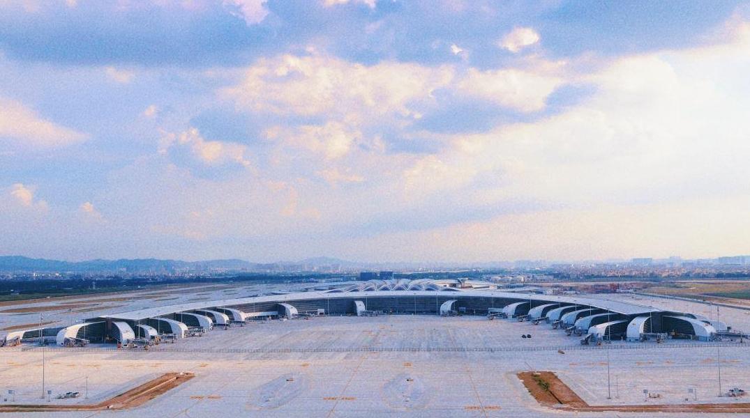 第五跑道启用 白云机场正式迈入“五跑”运行新时代