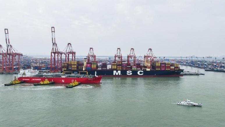 广州海事部门助力LNG燃料同步加注作业首次落地广州港