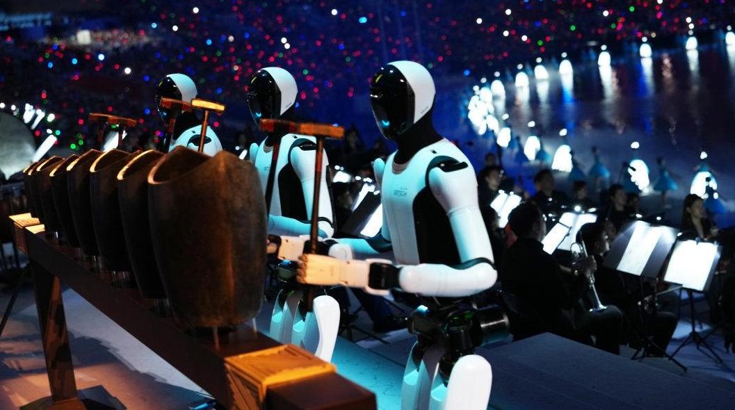 看！两千多年前的青铜句鑃与机器人在十五运开幕式上梦幻对话