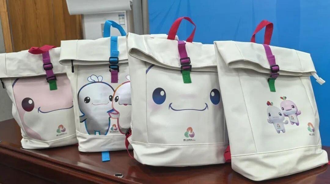 全网刷屏的“显眼包”，出自广州！网友：哪里有卖