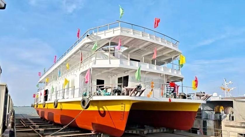 珠江夜游将再添新船!“状元舫”号文化游船下水