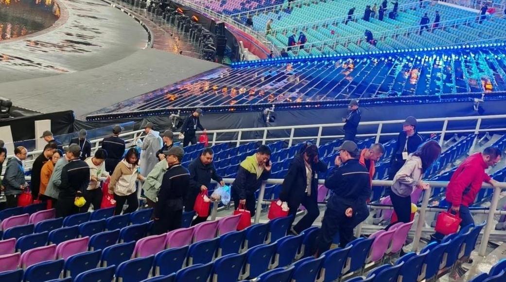 散场垃圾全带走，“无废全运”点亮绿色广州