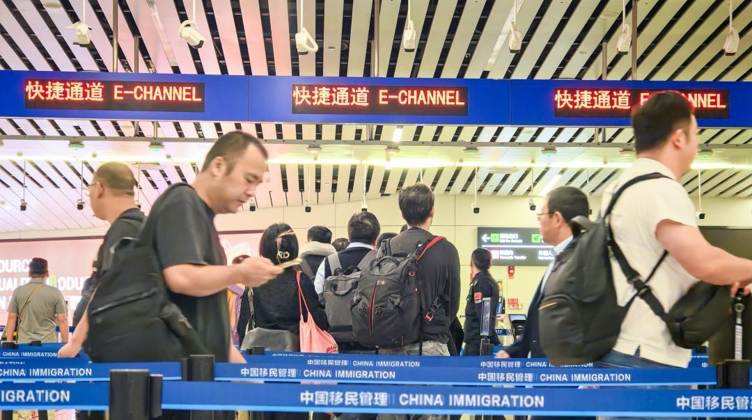 白云机场口岸今年出入境人员突破1500万人次