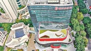 广州粤剧院： “凤冠霞帔”下 粤剧正出圈