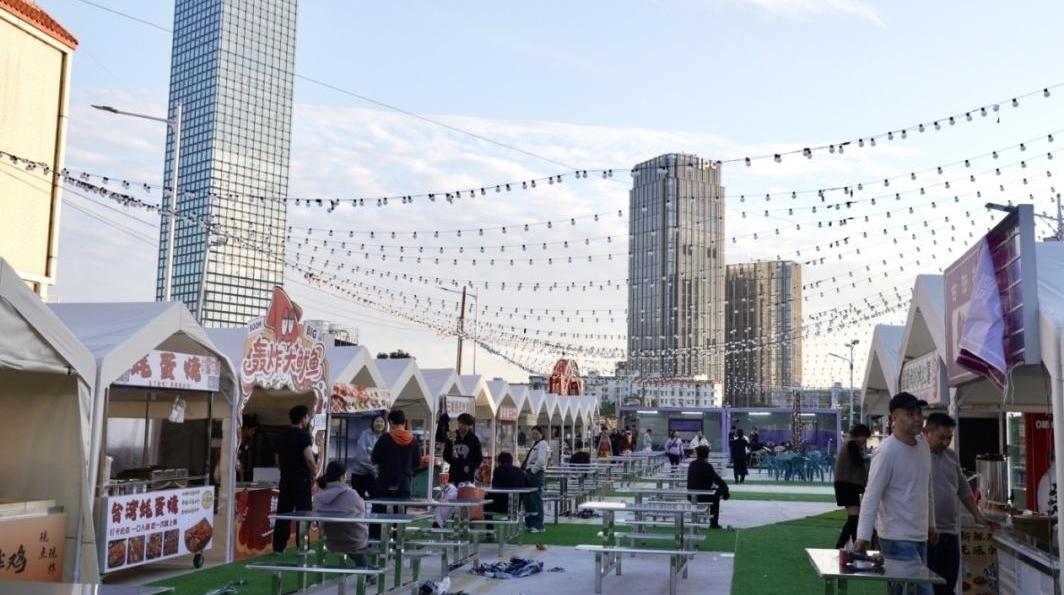 地铁口闲置地块焕发新魅力，鱼珠夜市开业