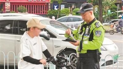 广州交警升级五项举措推进电动自行车监管 半月来实施教育劝导超7万宗
