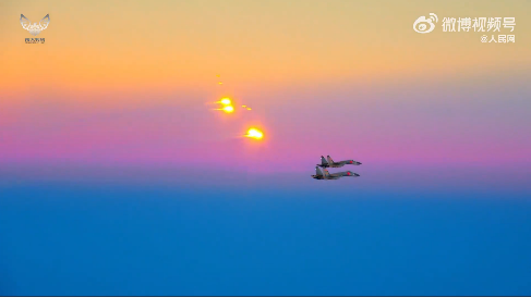 极致浪漫!战机升空每一帧都是壁纸